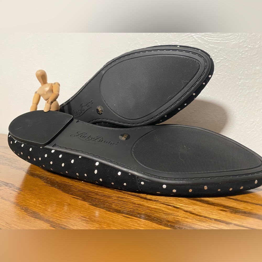 *Never Worn* Lucky Brand black and silver pointed toe slip on flats - Picture 3 of 3